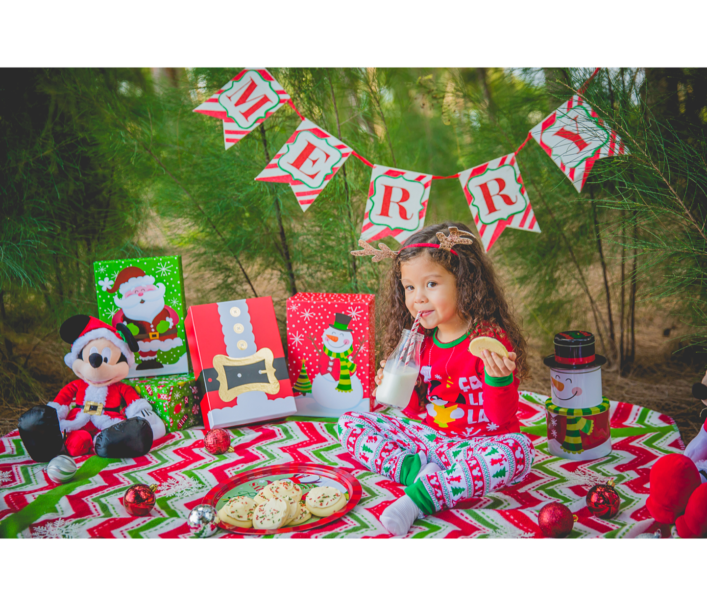 Valeria y Miranda en Navidad Page 1